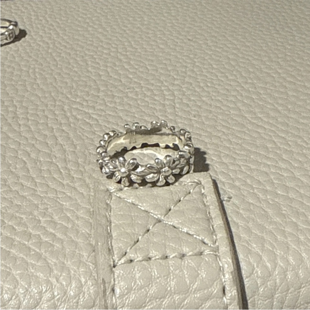 James Avery Margarita Daisy ring size 6